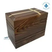 Urne en noyer massif avec motif croix, fini lustré.