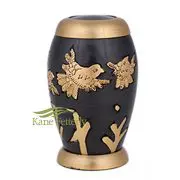 U8665K Miniature urn with flying doves
