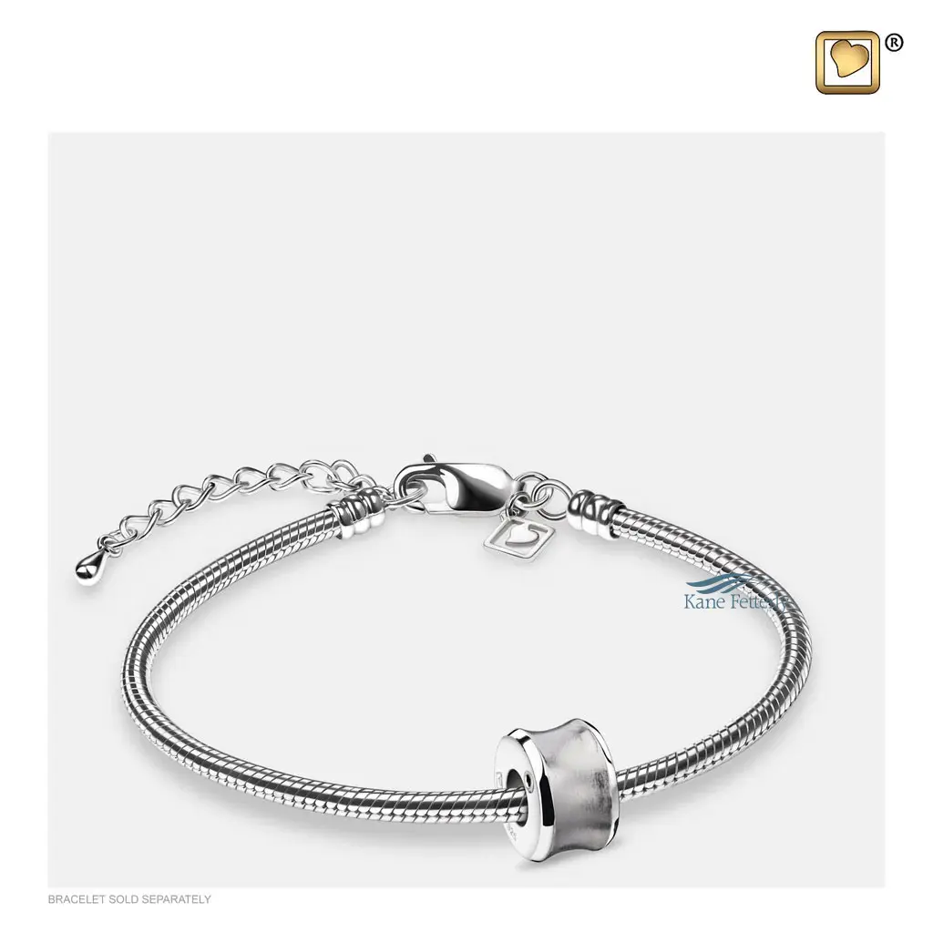 Breloque en argent sterling (illustrée avec bracelet)