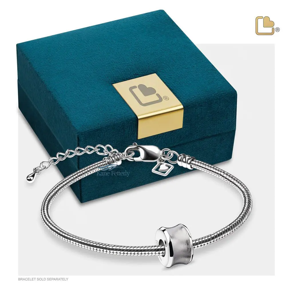 Breloque en argent sterling (illustrée avec coffret â bijoux)