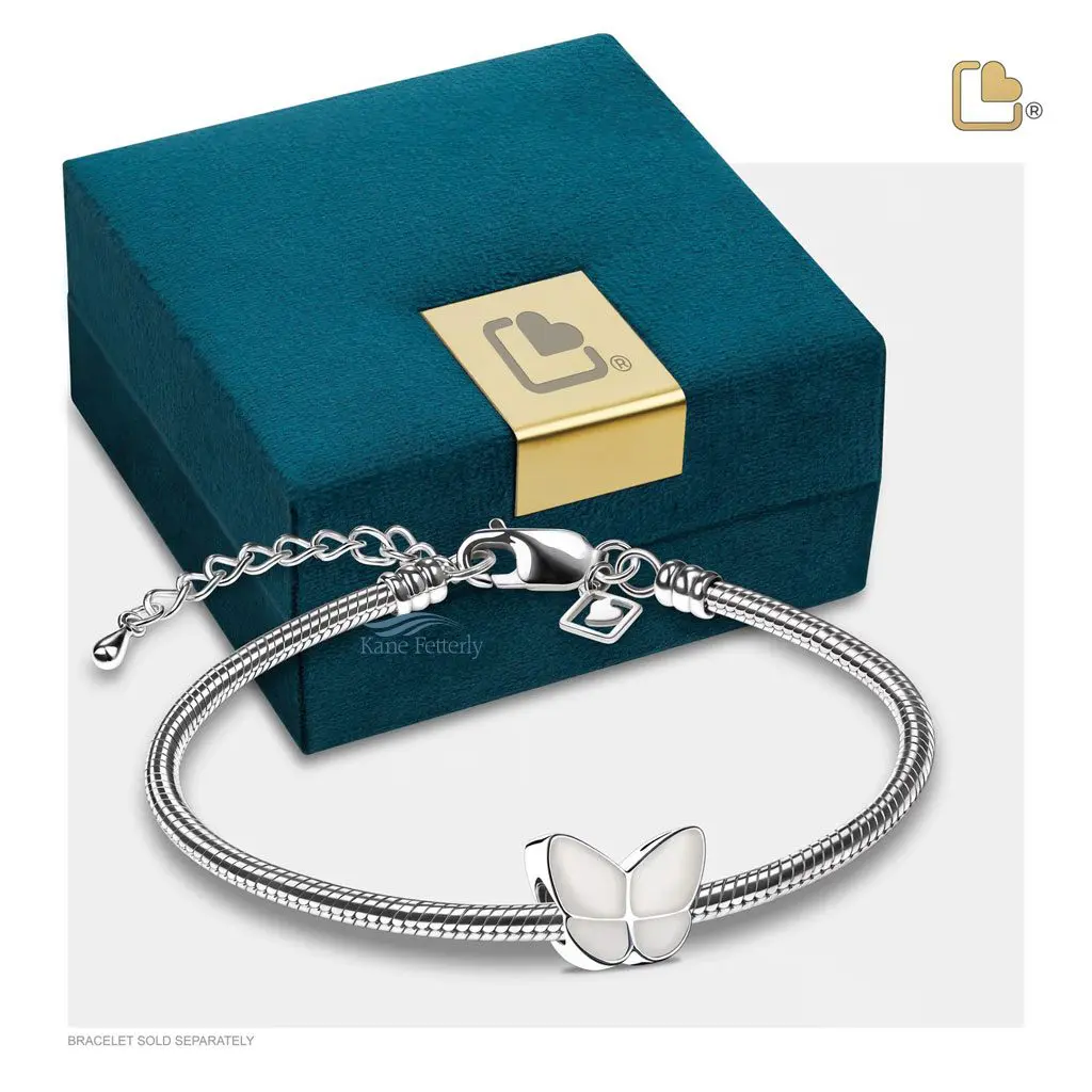 Breloque cinéraire papillon (illustrée avec coffret â bijoux)