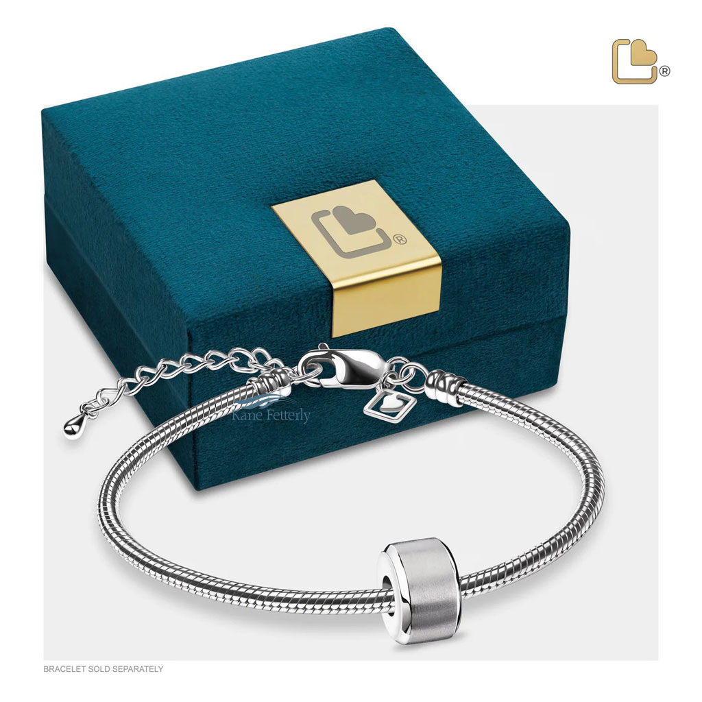 Breloque ronde en argent sterling (illustrée avec coffret â bijoux)