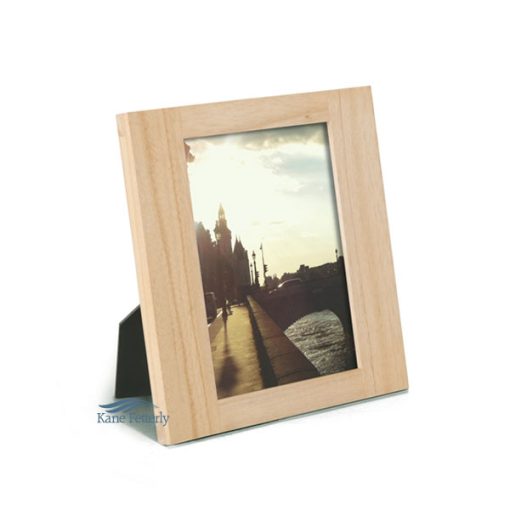 Wood frame. Natural finish