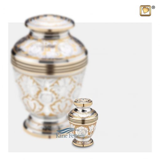 Urne miniature en laiton richement décorée de motifs floraux argentés et dorés